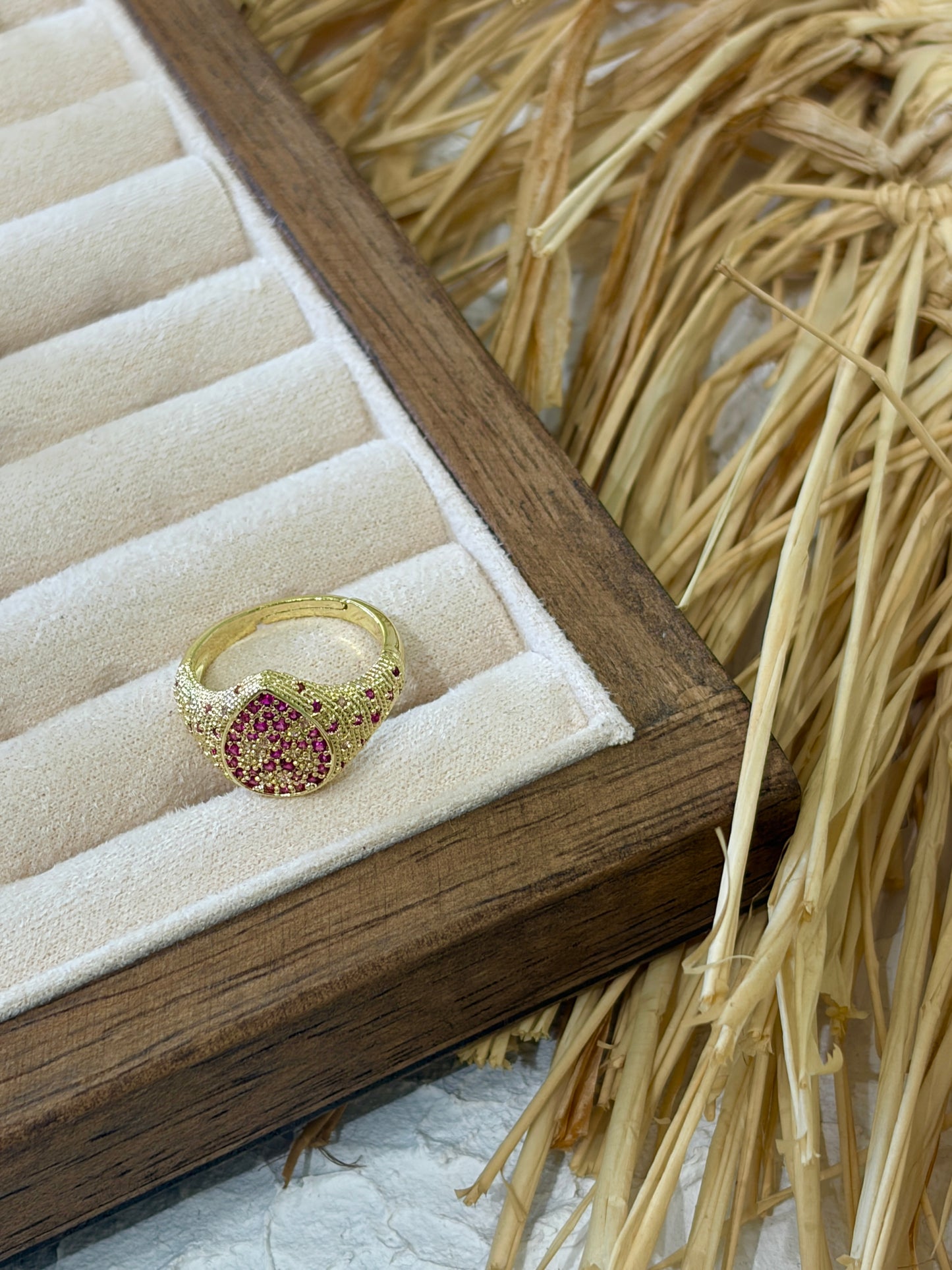 Pembe Taşlı Gold Yüzük