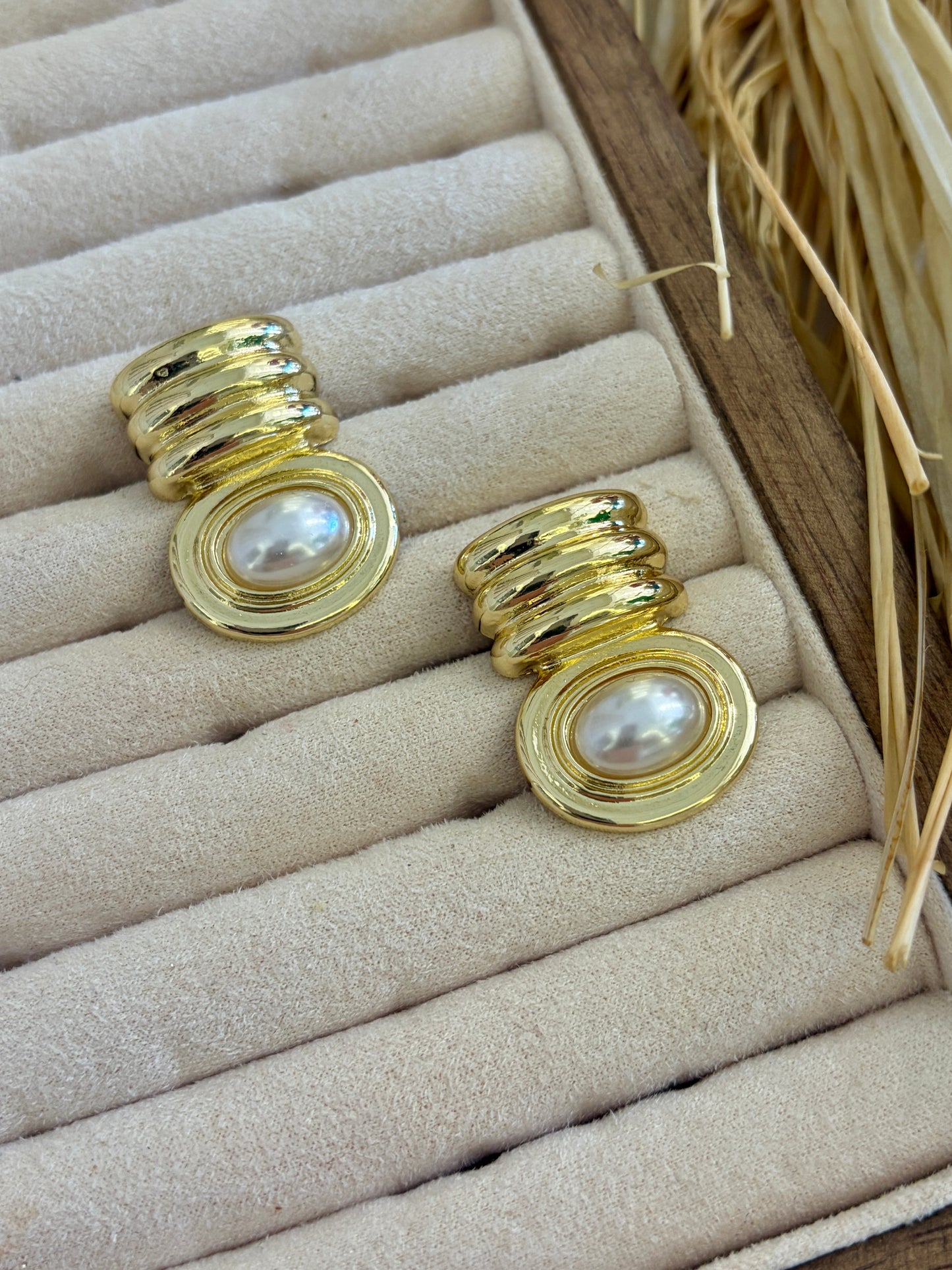 Vintage Gold Detaylı Küpe