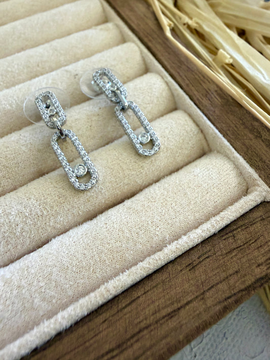 Minimal Taşlı Sallantılı Küpe